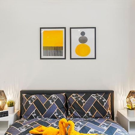 Modern 2 Bedroom Apartment In The Heart Of 런던 외부 사진