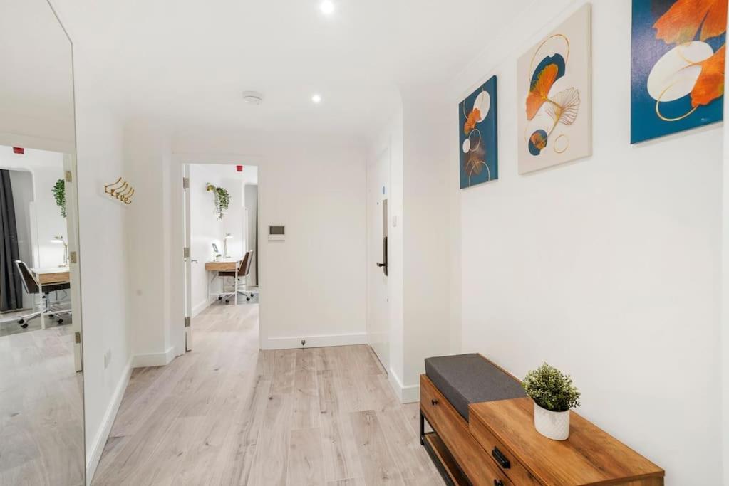 Modern 2 Bedroom Apartment In The Heart Of 런던 외부 사진