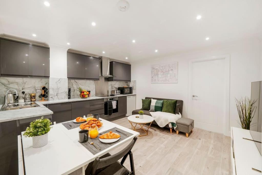 Modern 2 Bedroom Apartment In The Heart Of 런던 외부 사진