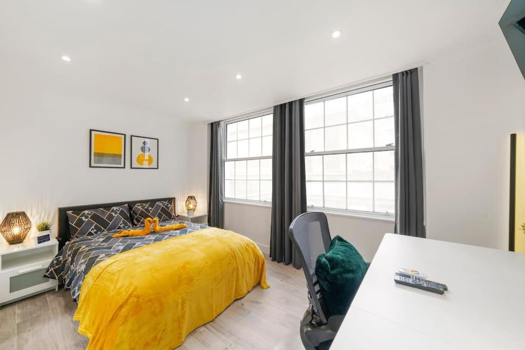 Modern 2 Bedroom Apartment In The Heart Of 런던 외부 사진