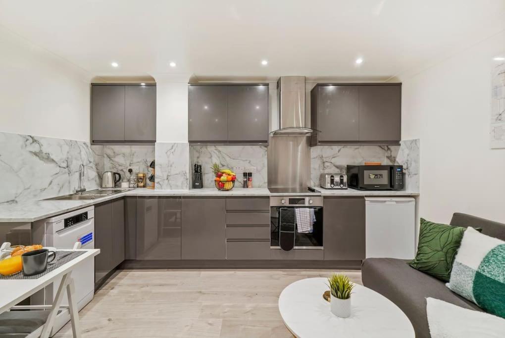 Modern 2 Bedroom Apartment In The Heart Of 런던 외부 사진