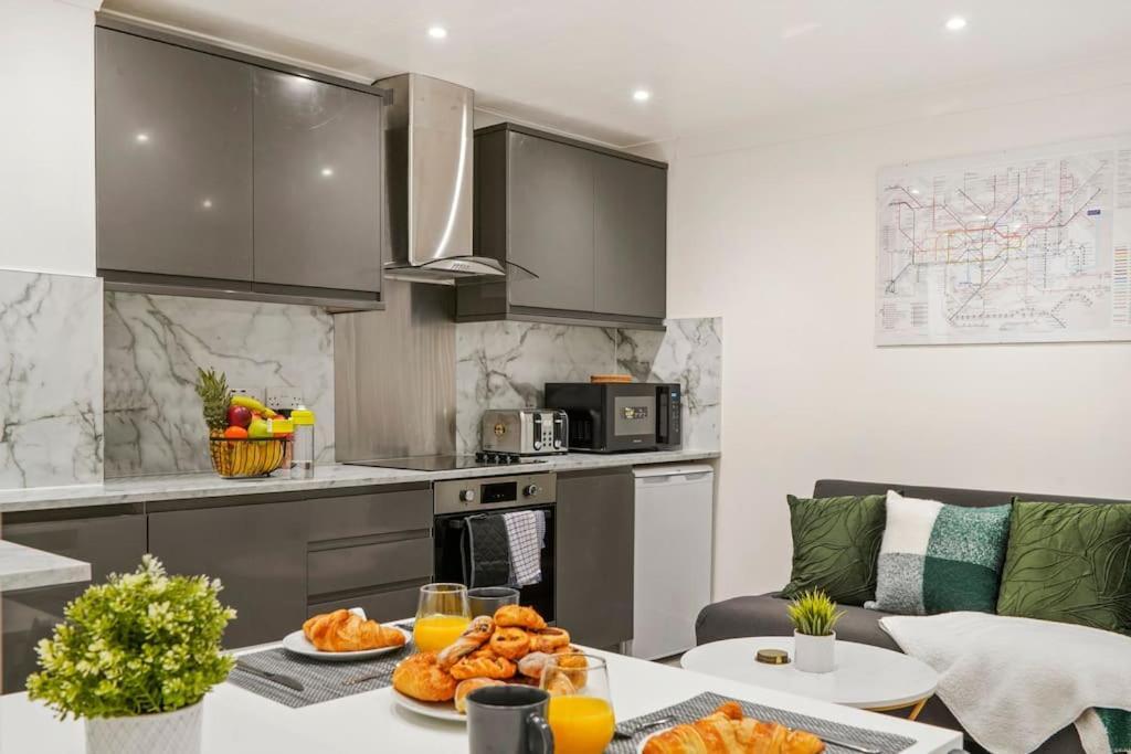 Modern 2 Bedroom Apartment In The Heart Of 런던 외부 사진